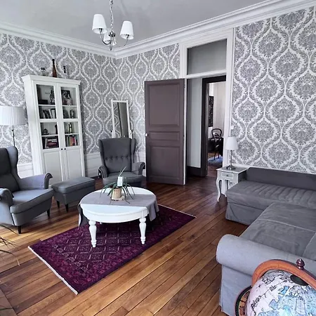De La Marquise Apartment *