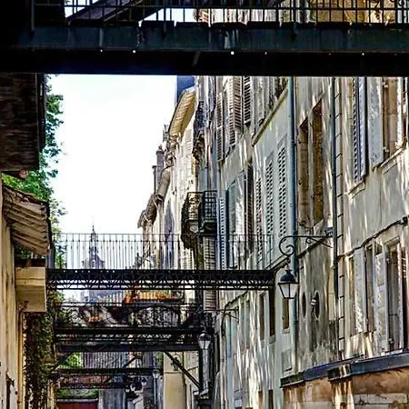De La Marquise Apartment *